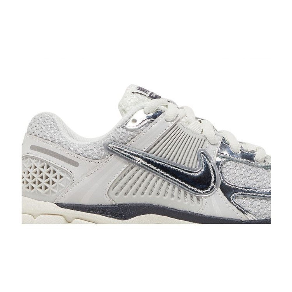 Nike Zoom Vomero 5 Photon Dust Metallic Silver (W) – detail | Purekickz
