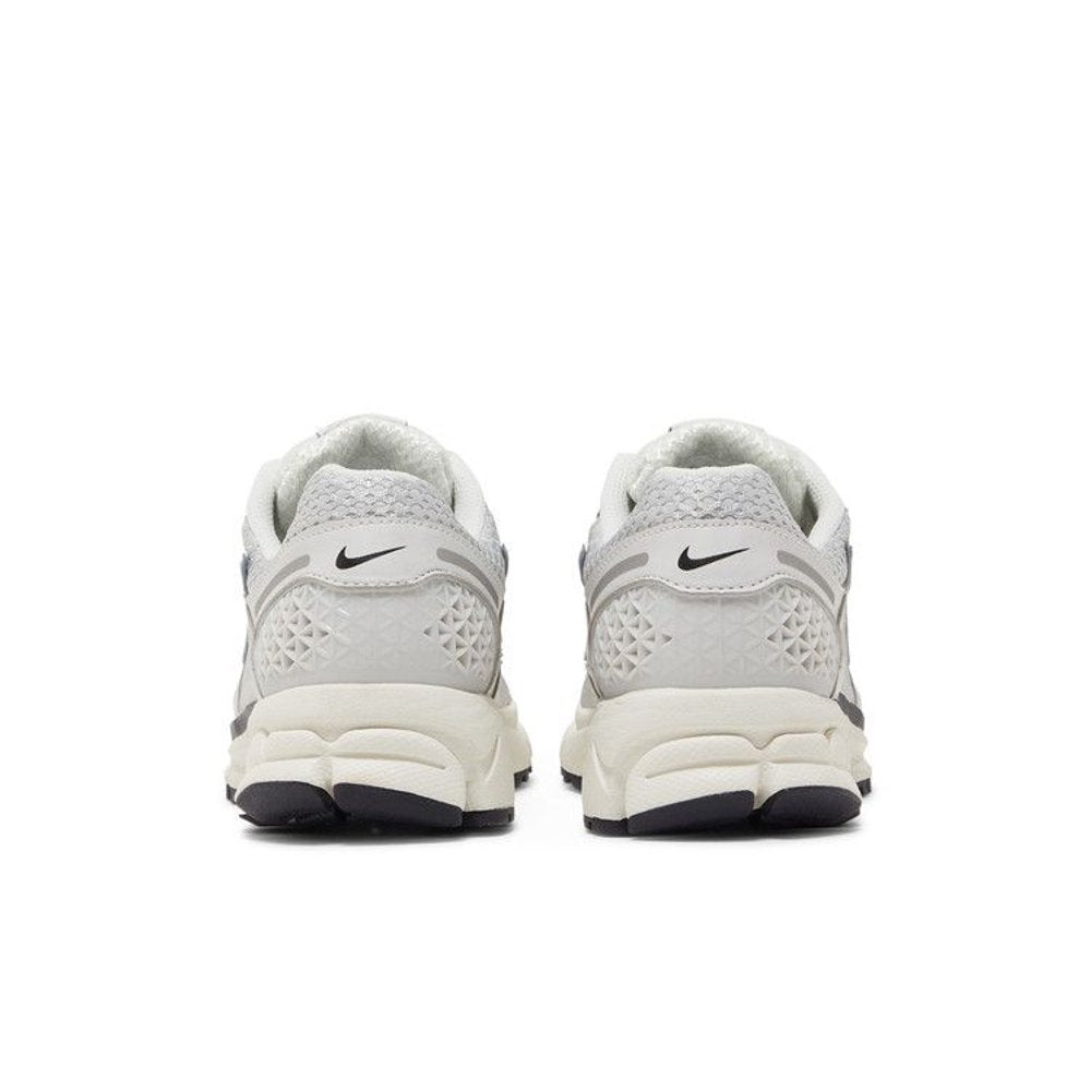 Nike Zoom Vomero 5 Photon Dust Metallic Silver (W) – podrážka | Purekickz