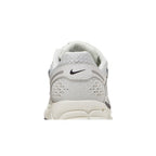 Nike Zoom Vomero 5 Photon Dust Metallic Silver (W) – detail materiálu | Purekickz