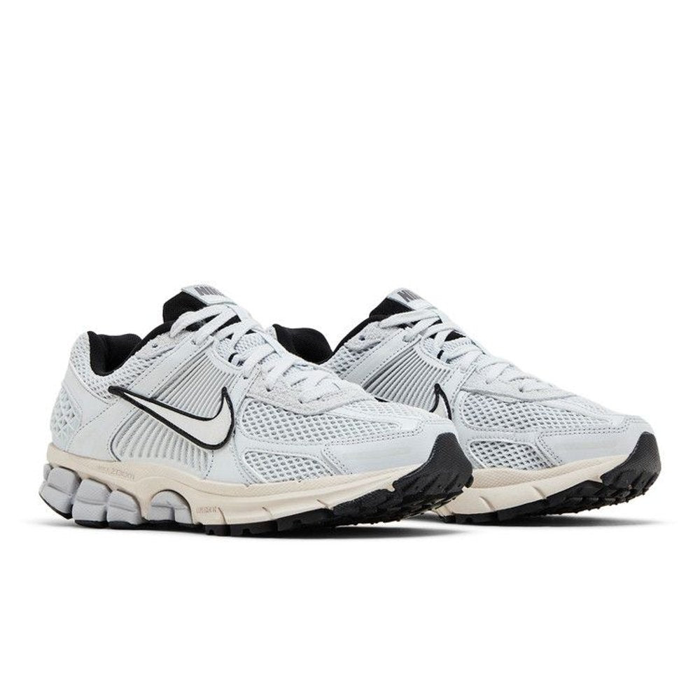 Nike Zoom Vomero 5 Pure Platinum (W) – lifestyle foto | Purekickz