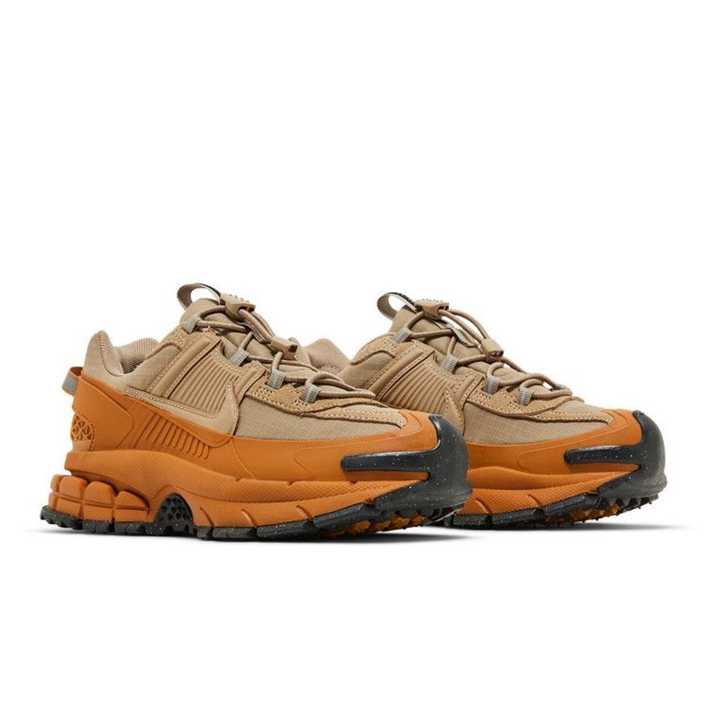 Nike Zoom Vomero 5 Roam Flax (W) – lifestyle foto | Purekickz
