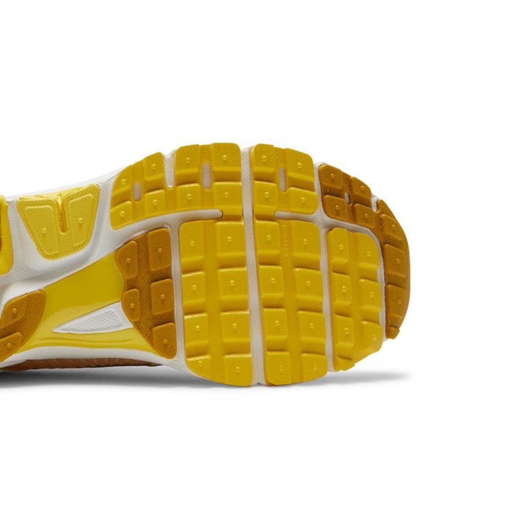 Nike Zoom Vomero 5 Yellow Ochre – pohled shora | Purekickz