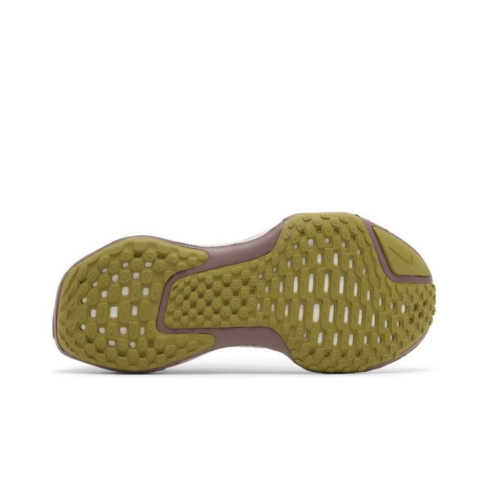 Nike ZoomX Invincible Run 3 Photon Dust Platinum Violet (W) – zadní pohled | Purekickz