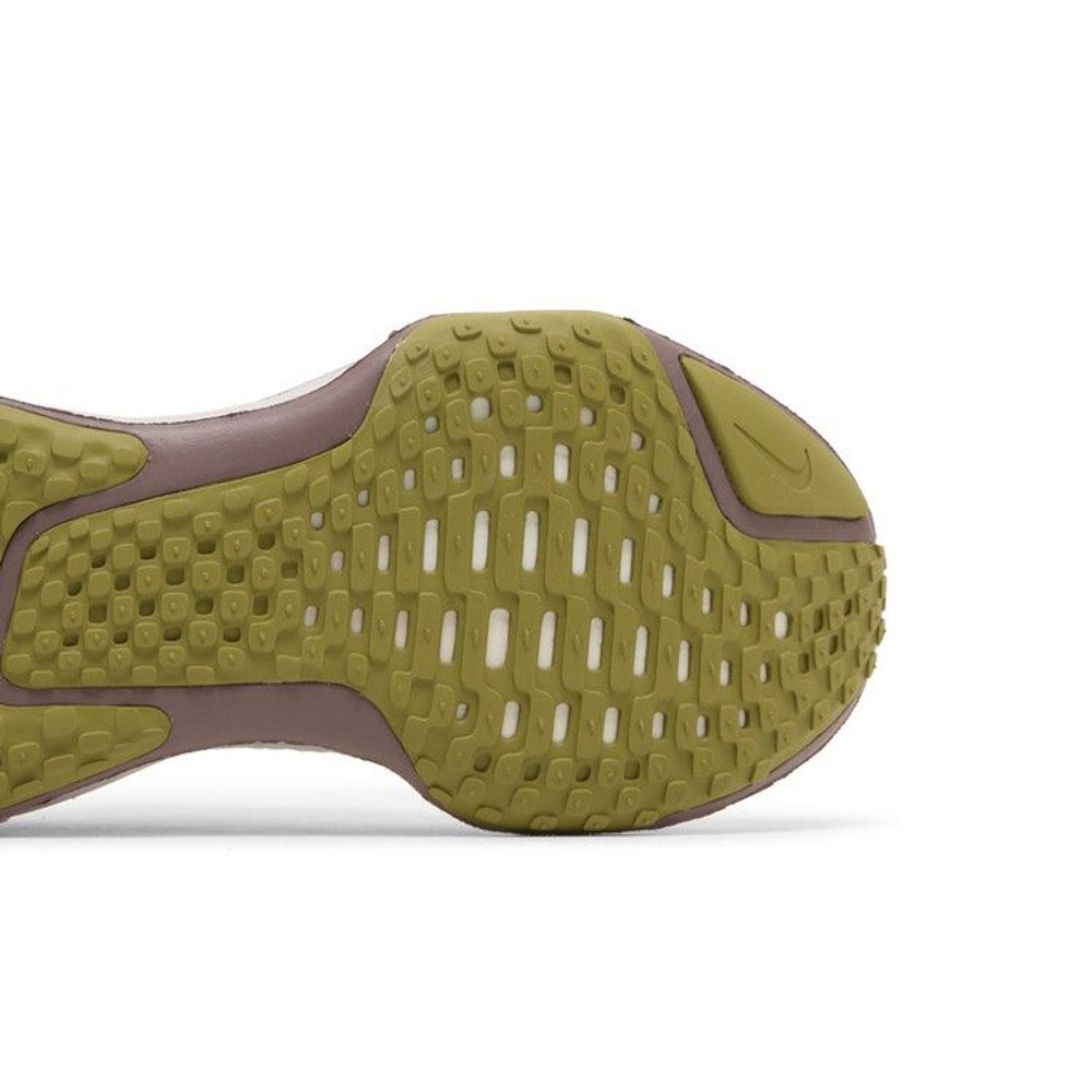 Nike ZoomX Invincible Run 3 Photon Dust Platinum Violet (W) – pohled shora | Purekickz