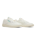 Reebok Club C 85 Vintage Chalk Glen Green – lifestyle foto | Purekickz