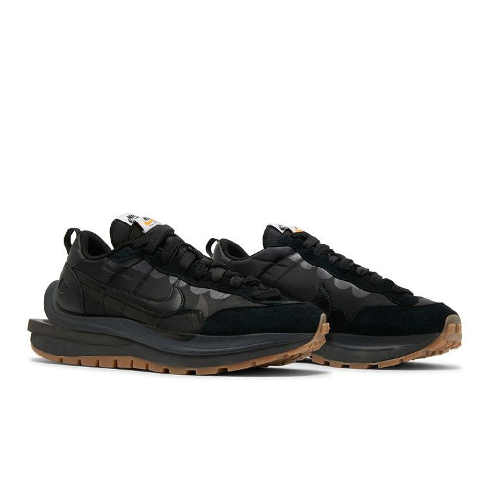 sacai x Nike VaporWaffle Black Gum – lifestyle foto | Purekickz