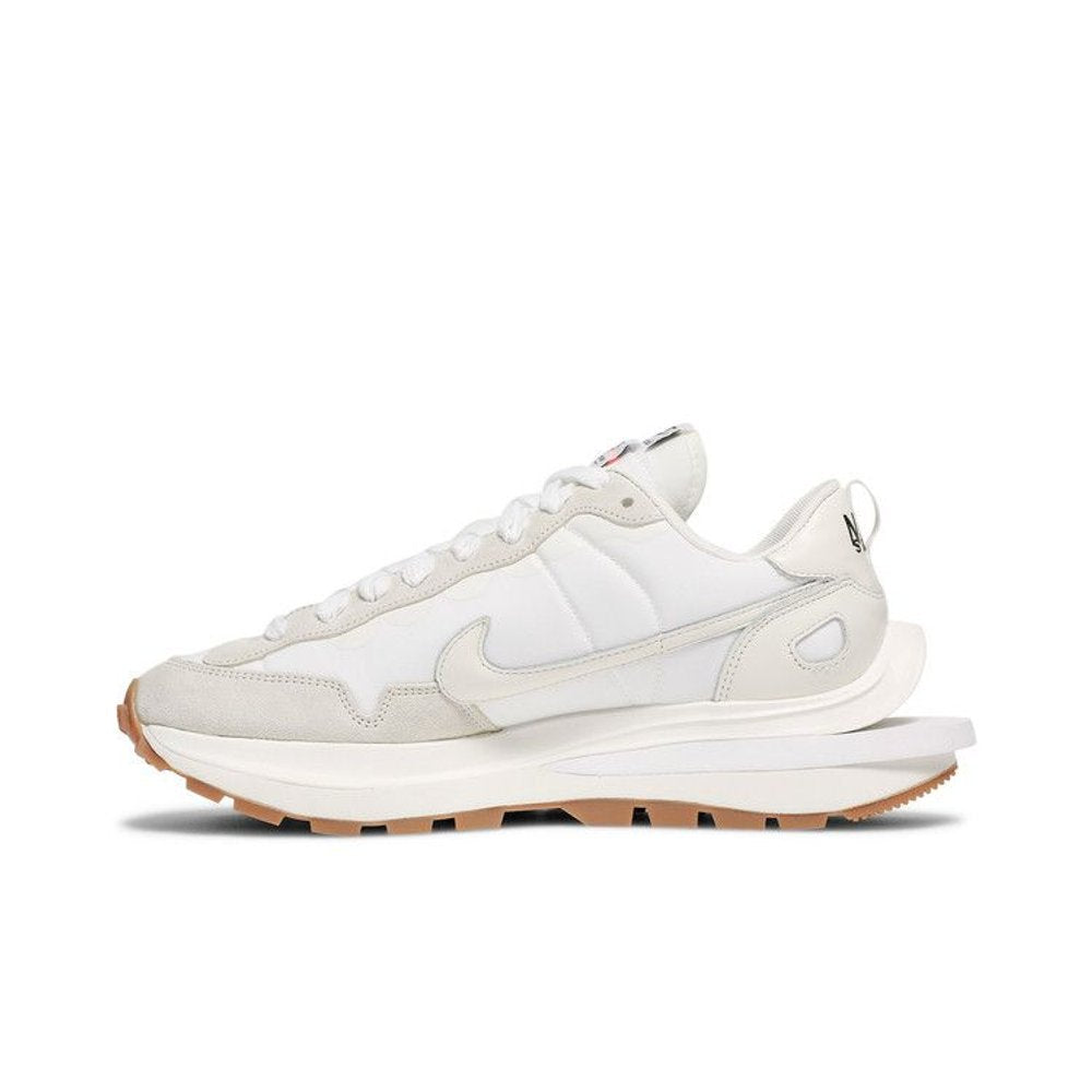 sacai x Nike VaporWaffle 'Sail Gum' – hlavní pohled | Purekickz