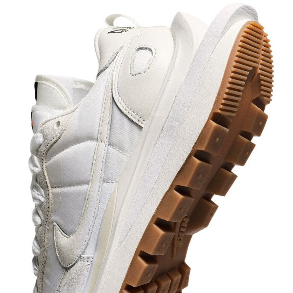 sacai x Nike VaporWaffle 'Sail Gum' – pohled 10 | Purekickz