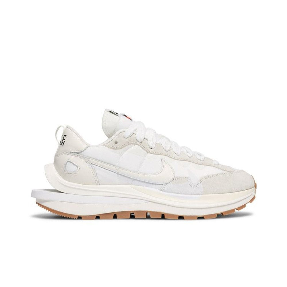 sacai x Nike VaporWaffle 'Sail Gum' – boční pohled | Purekickz