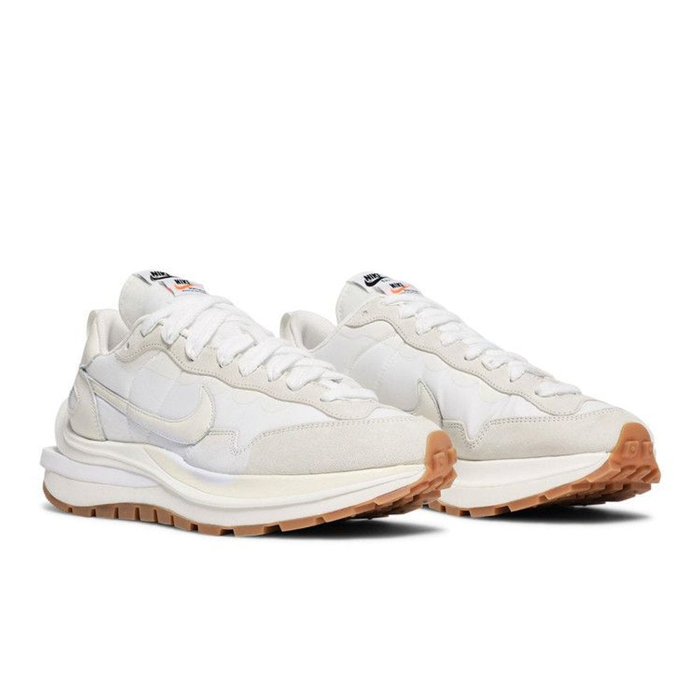 sacai x Nike VaporWaffle 'Sail Gum' – lifestyle foto | Purekickz