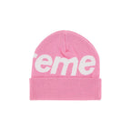 Supreme Big Logo Beanie (FW24) Pink – boční pohled | Purekickz