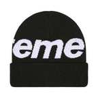 Supreme Big Logo Beanie (FW25) Black – boční pohled | Purekickz
