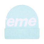 Supreme Big Logo Beanie (FW25) Light Blue – boční pohled | Purekickz