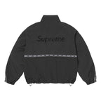 Supreme Logo Taping Track Jacket Black – boční pohled | Purekickz