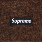 Supreme Mohair Beanie (FW24) Dark Brown – zadní pohled | Purekickz
