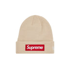 Supreme New Era Box Logo Beanie (FW24) Stone – hlavní pohled | Purekickz