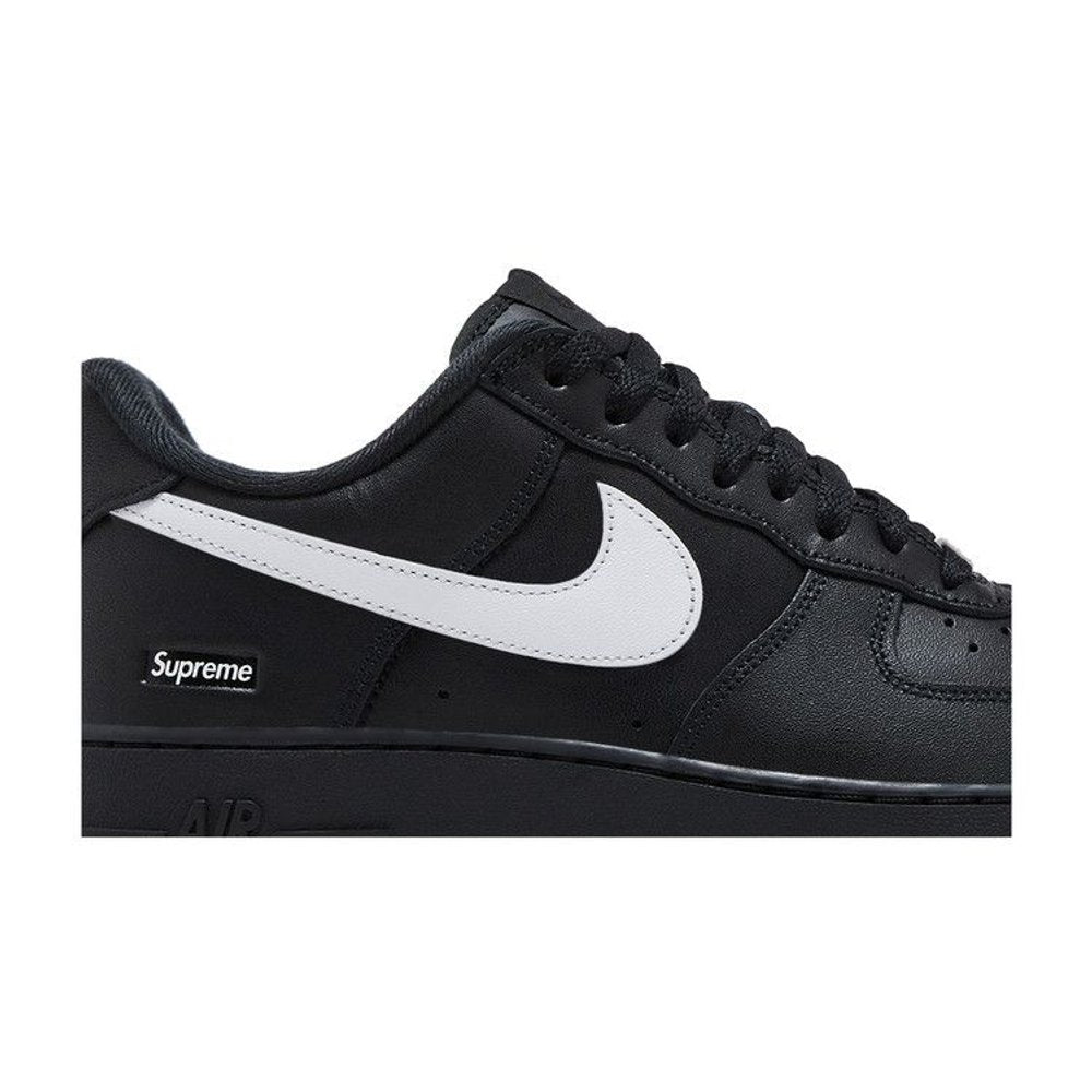 Supreme Nike Air Force 1 Low Black White 2025 – detail | Purekickz