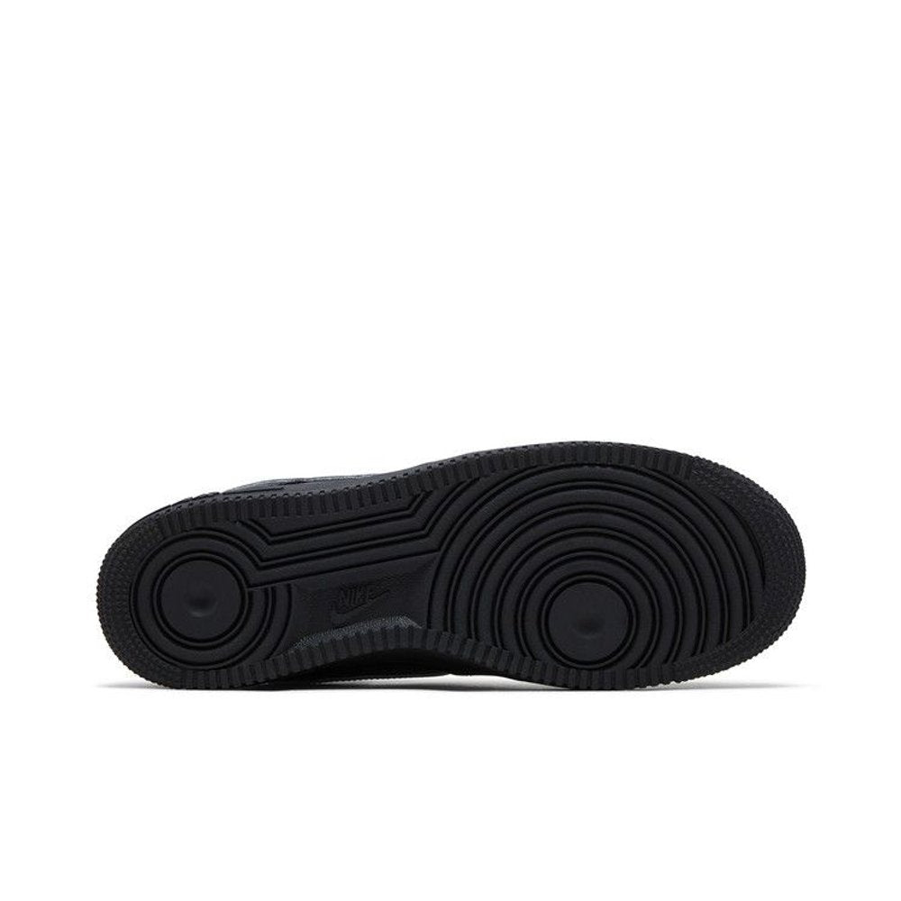 Supreme Nike Air Force 1 Low Black White 2025 – zadní pohled | Purekickz