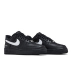 Supreme Nike Air Force 1 Low Black White 2025 – lifestyle foto | Purekickz