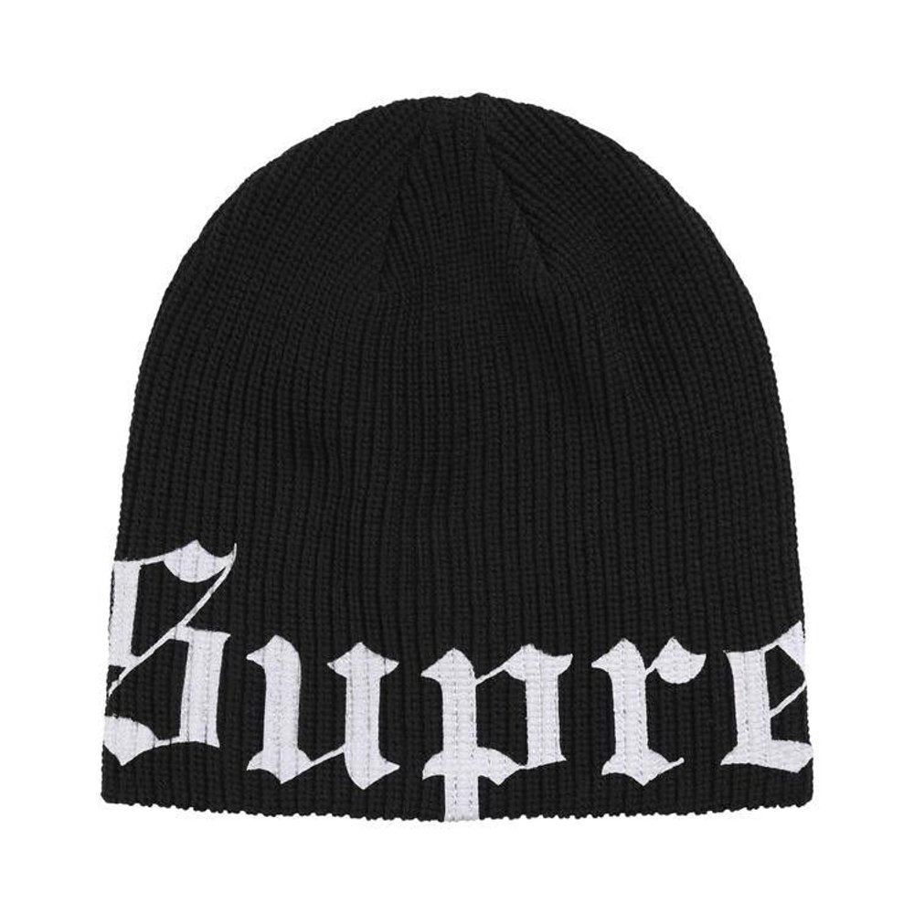 Supreme Old English Printed Beanie (SS26) Black – hlavní pohled | Purekickz