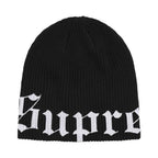 Supreme Old English Printed Beanie (SS26) Black – hlavní pohled | Purekickz