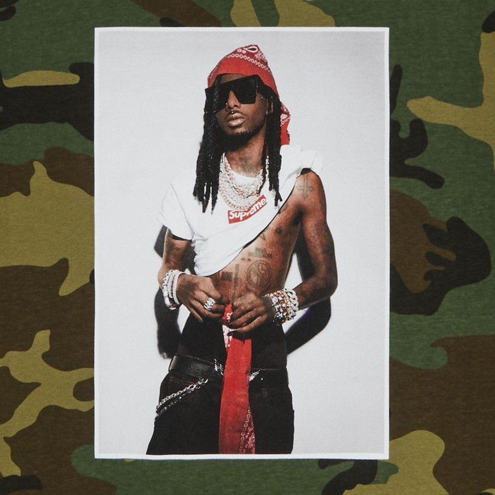 Supreme Playboi Carti Tee 'Woodland Camo' – boční pohled | Purekickz
