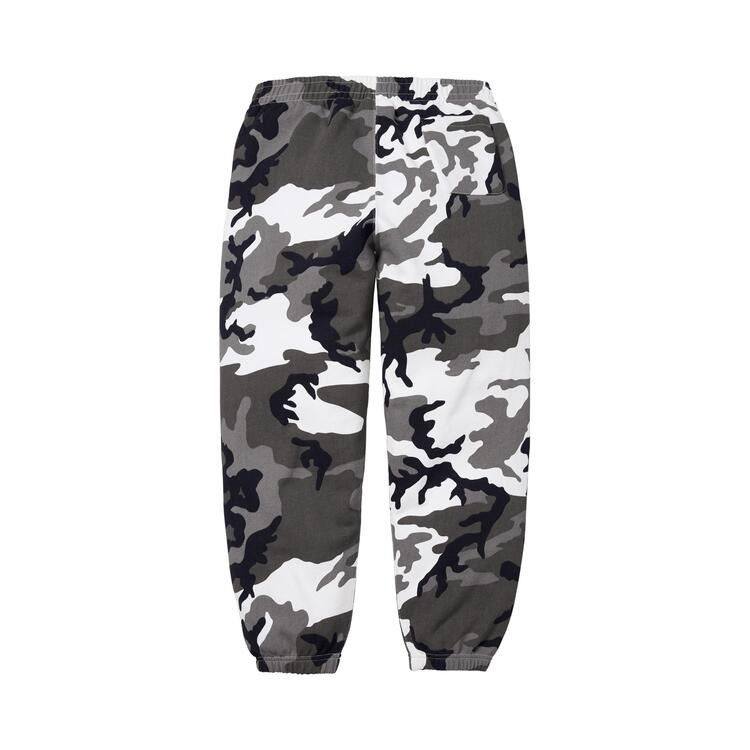 Supreme Satin Applique Sweatpant (SS26) Snow Camo – boční pohled | Purekickz