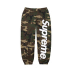 Supreme Satin Applique Sweatpant (SS26) Woodland Camo – hlavní pohled | Purekickz