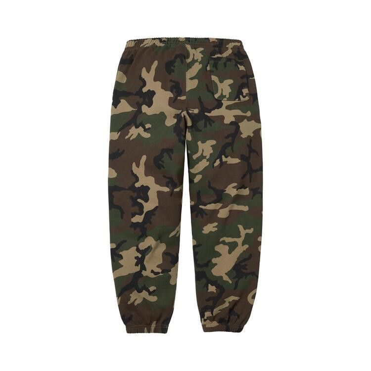 Supreme Satin Applique Sweatpant (SS26) Woodland Camo – boční pohled | Purekickz