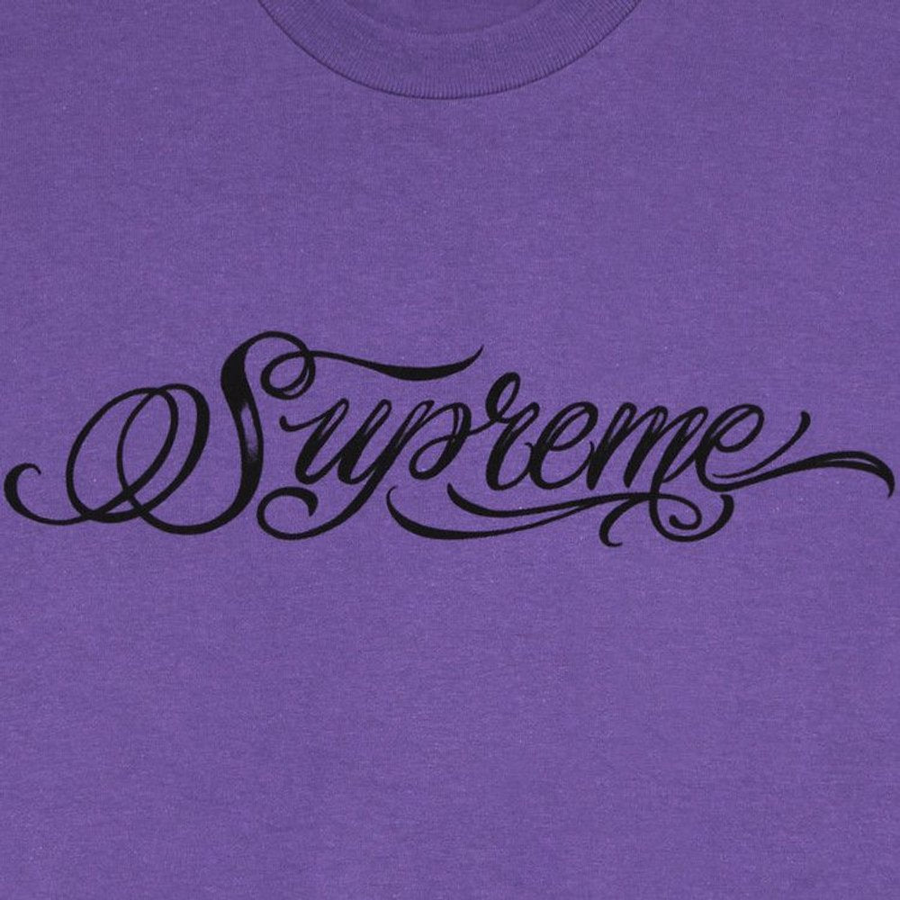 Supreme Script Tee Purple – boční pohled | Purekickz