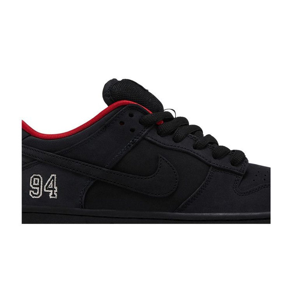 Supreme x Nike Dunk Low SB 'Black' – detail | Purekickz
