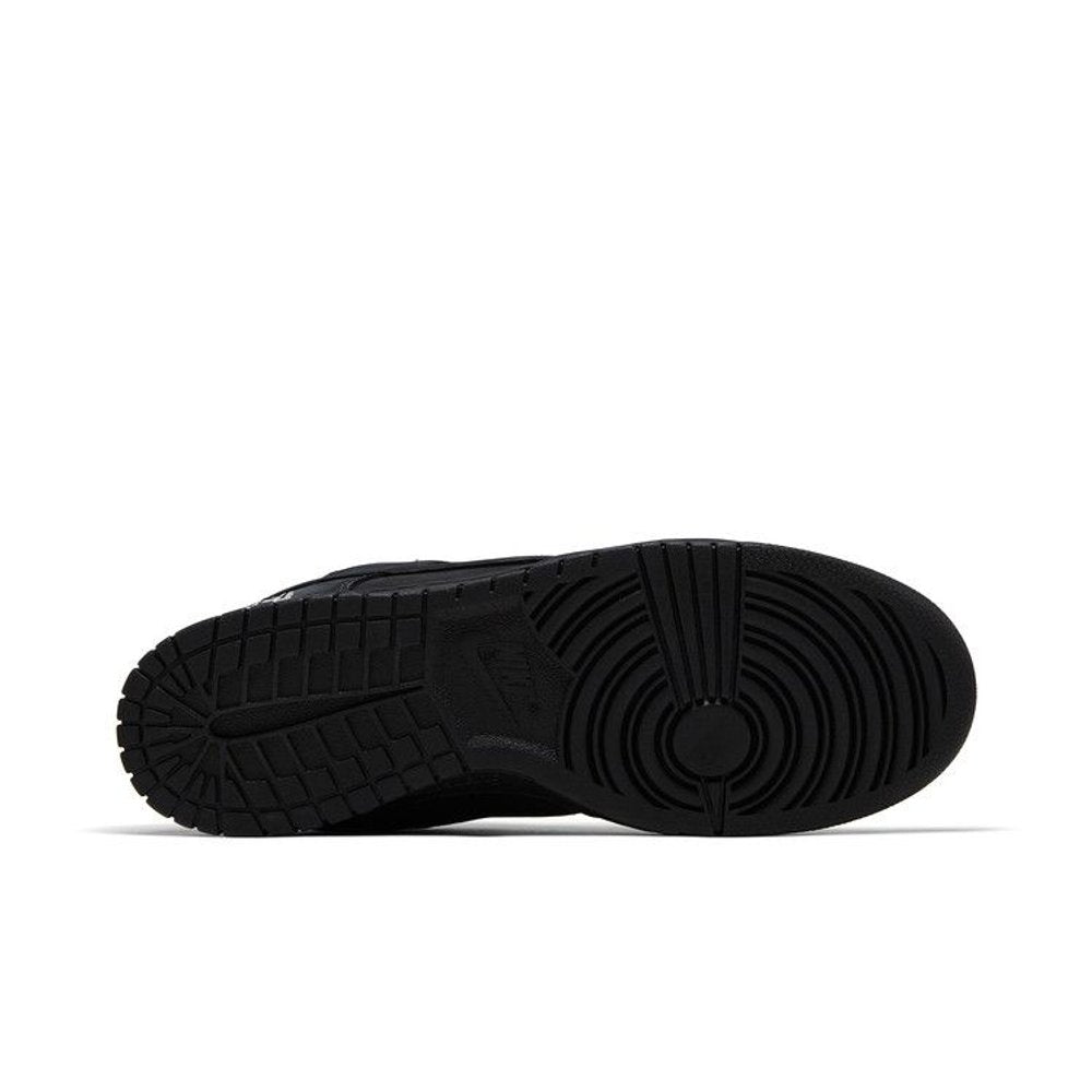 Supreme x Nike Dunk Low SB 'Black' – zadní pohled | Purekickz