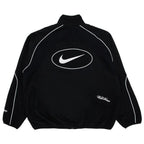 Supreme x Nike Track Jacket Black – boční pohled | Purekickz