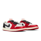 Trophy Room x Air Jordan 1 Retro Low OG SP 'Rookie Card - Away' – lifestyle foto | Purekickz