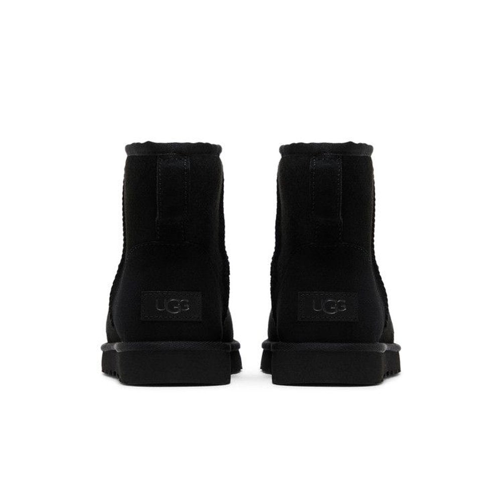 UGG Classic Mini II Boot Black (W) – podrážka | Purekickz