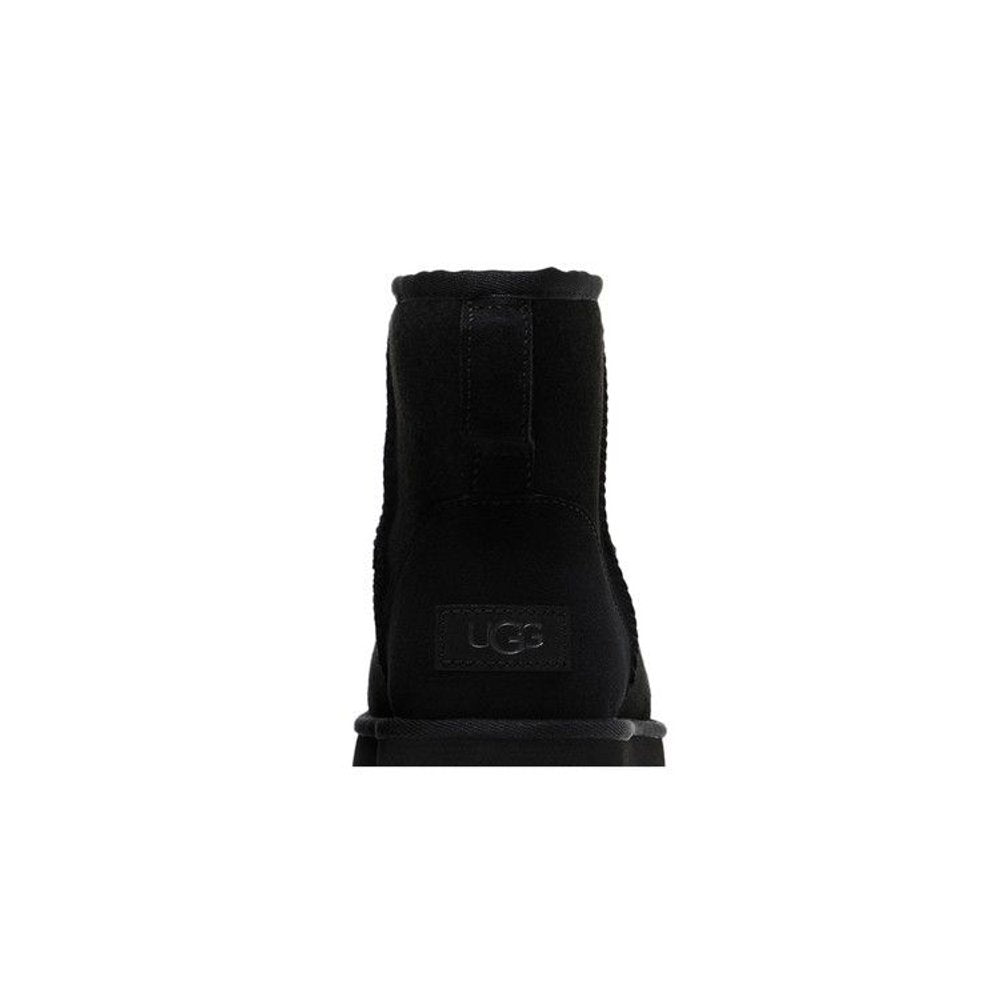 UGG Classic Mini II Boot Black (W) – detail materiálu | Purekickz