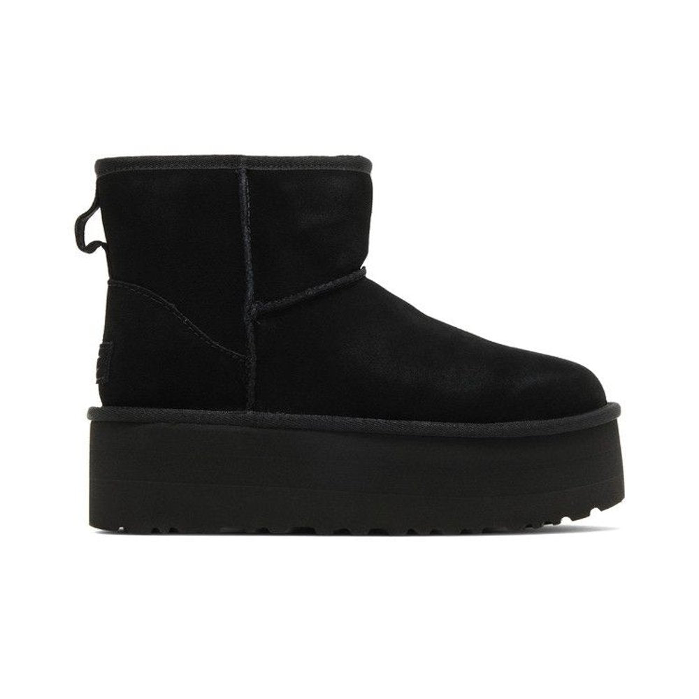 UGG Classic Mini Platform Boot Black – boční pohled | Purekickz