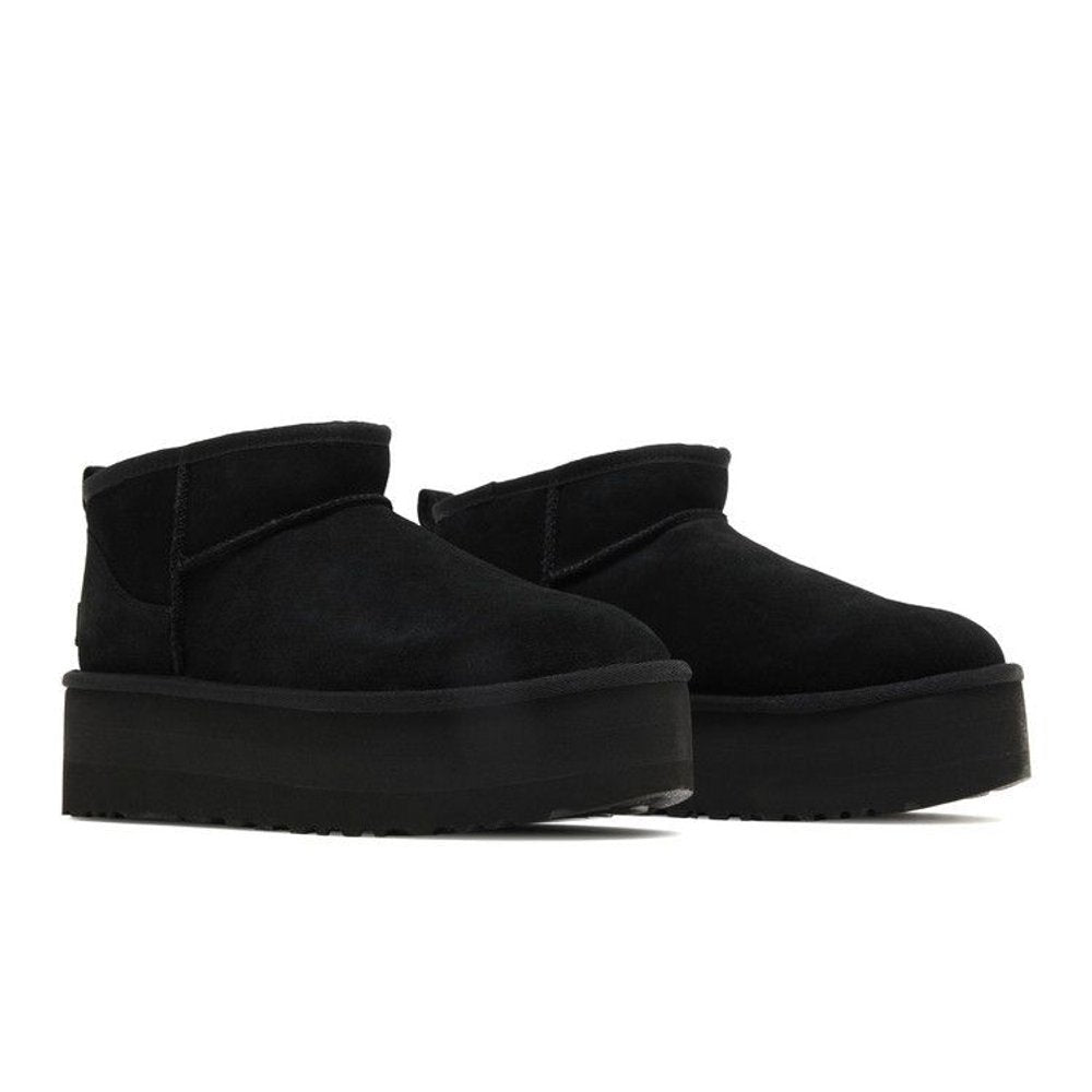 UGG Classic Ultra Mini Platform Boot Black (Women's) – lifestyle foto | Purekickz