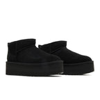 UGG Classic Ultra Mini Platform Boot Black (Women's) – lifestyle foto | Purekickz