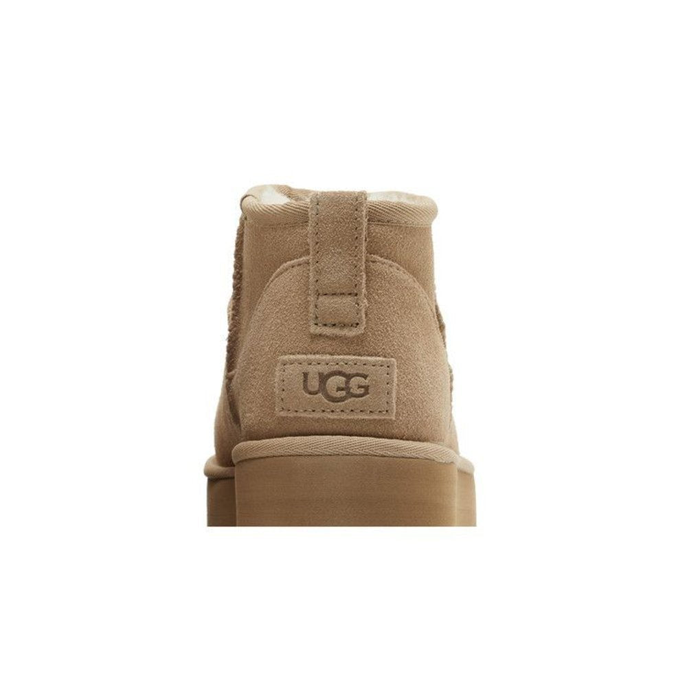 UGG Classic Ultra Mini Platform Boot Sand (Women's) – detail materiálu | Purekickz
