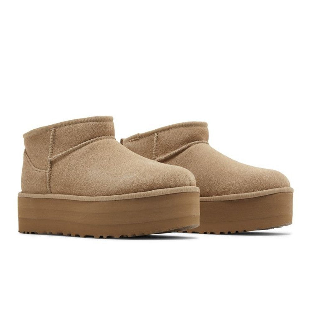 UGG Classic Ultra Mini Platform Boot Sand (Women's) – lifestyle foto | Purekickz