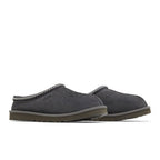 UGG Tasman Slipper Dark Grey – lifestyle foto | Purekickz