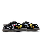 UGG Tasman Slipper Palace x Looney Tunes Black – lifestyle foto | Purekickz