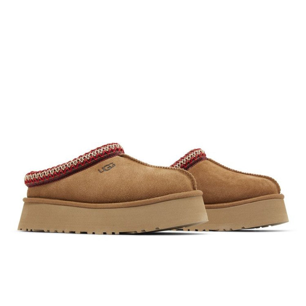 UGG Tazz Slipper Chestnut – lifestyle foto | Purekickz