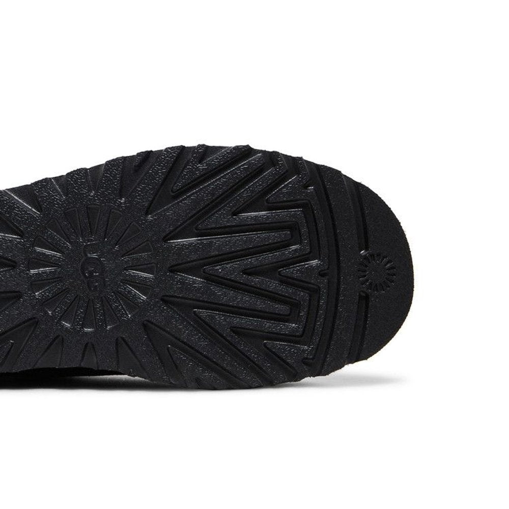 UGG Wmns Classic Ultra Mini Boot Black – pohled shora | Purekickz