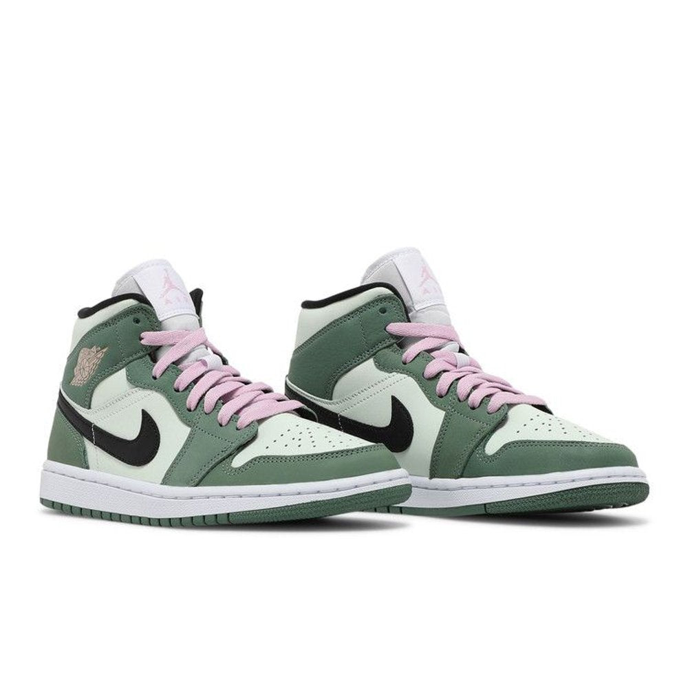 Jordan 1 Mid Dutch Green (W) – lifestyle foto | Purekickz