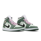 Jordan 1 Mid Dutch Green (W) – lifestyle foto | Purekickz