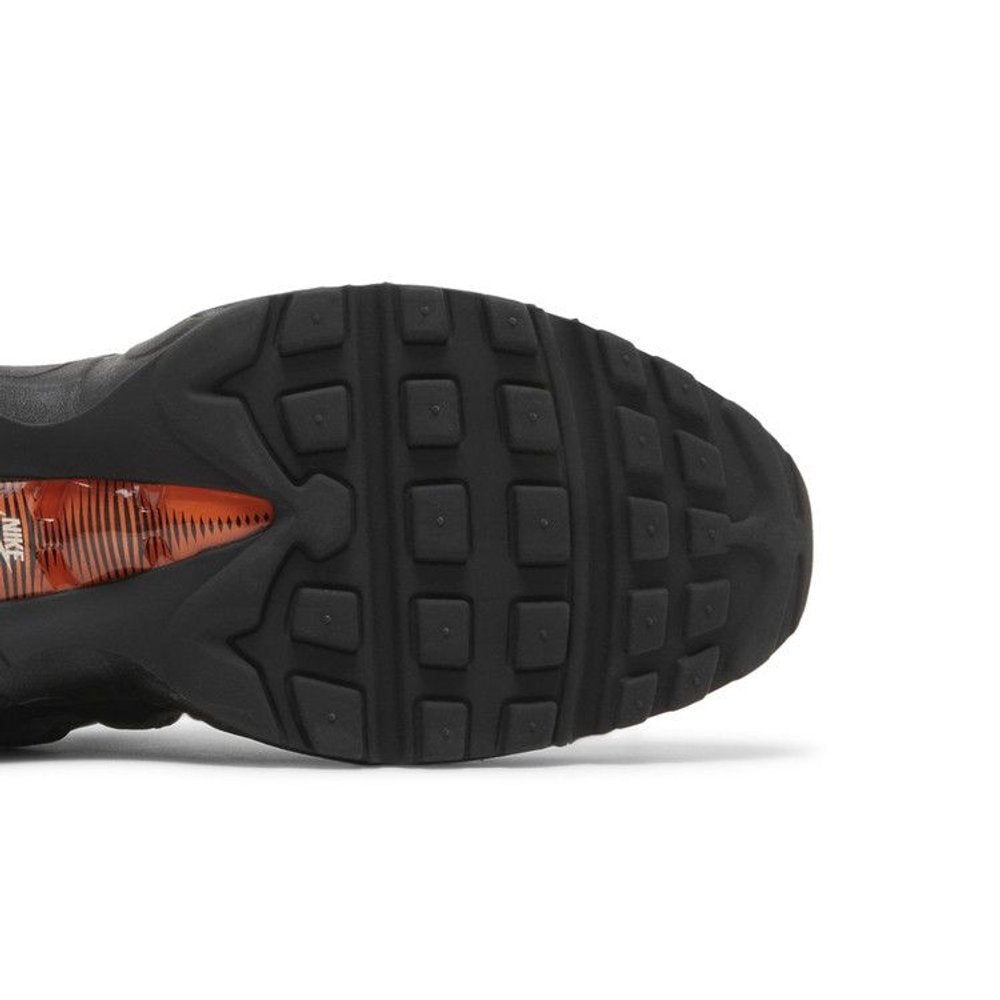 Nike Air Max 95 Black Grey Safety Orange – pohled shora | Purekickz