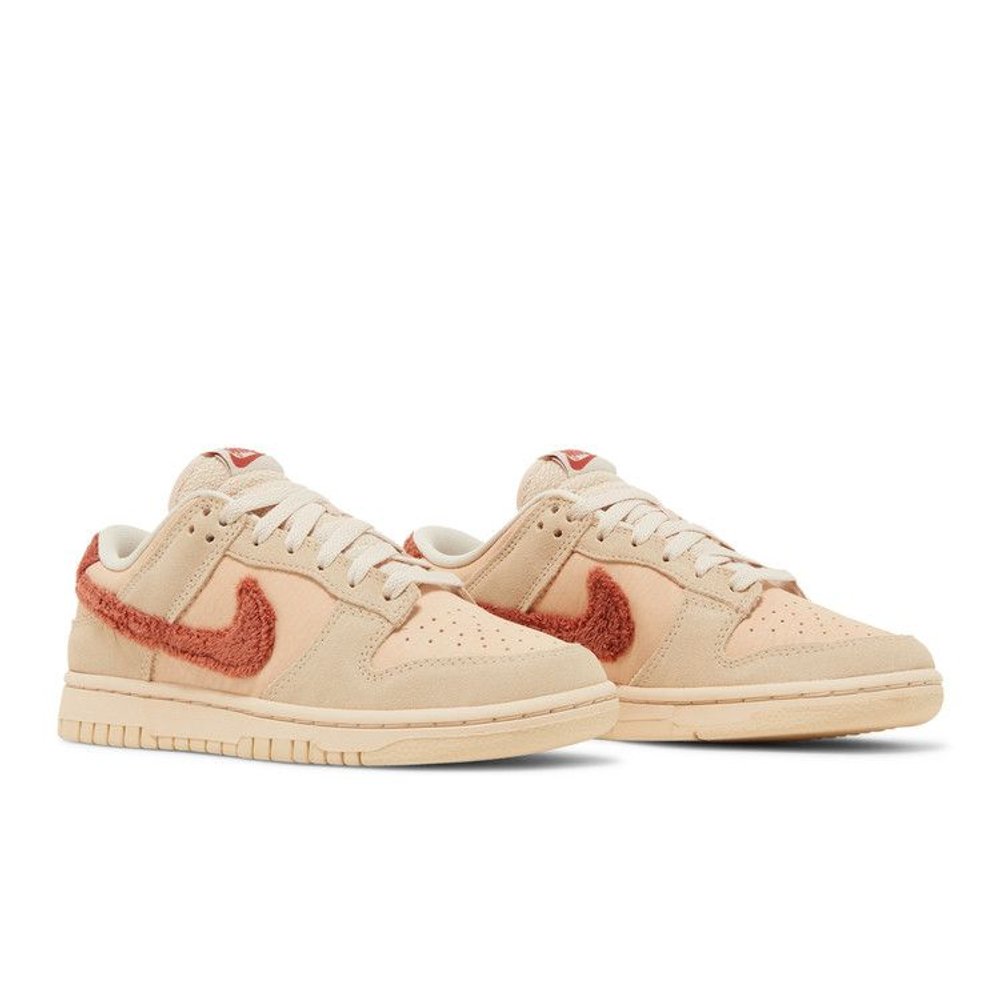 Nike Dunk Low Terry Swoosh (W) – lifestyle foto | Purekickz