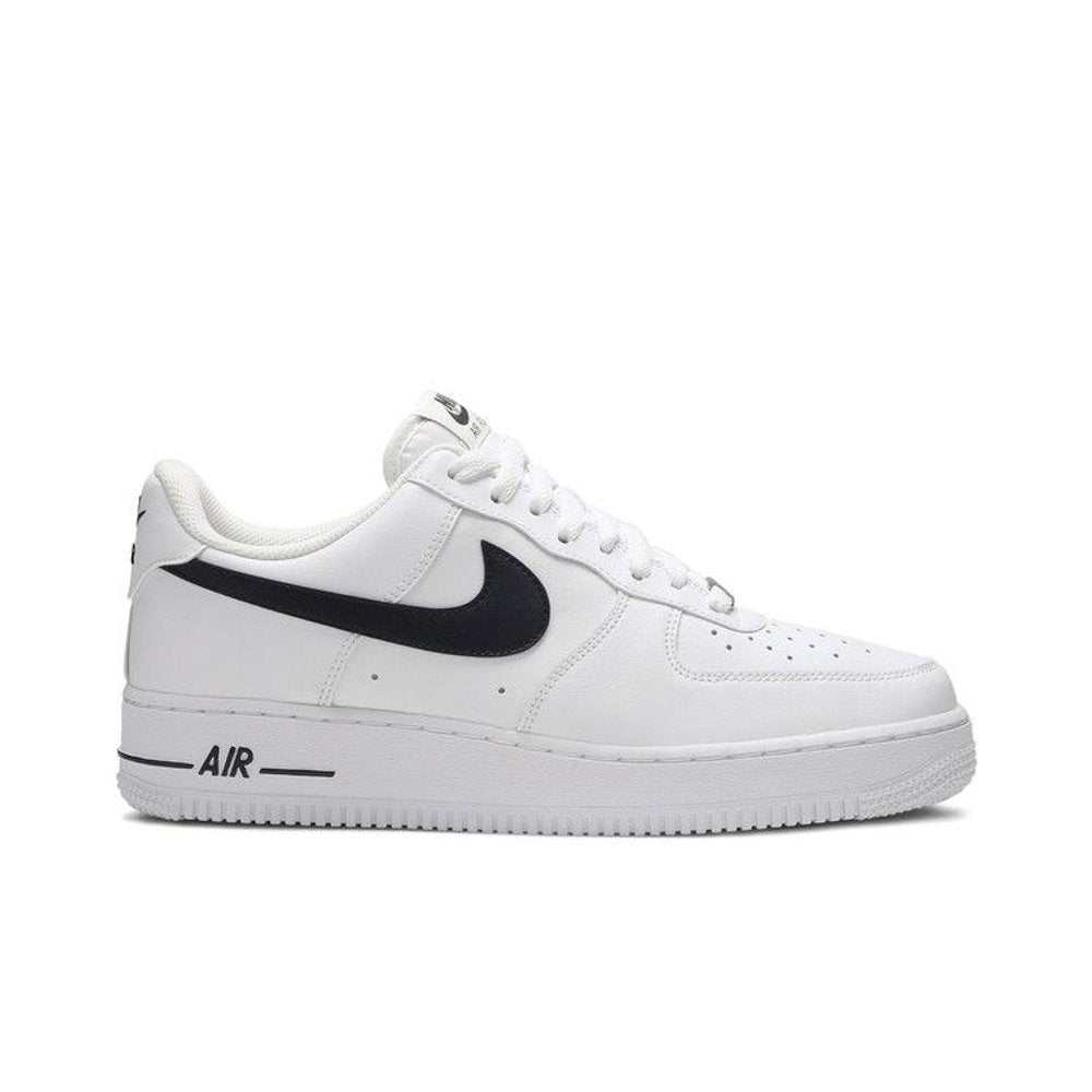 Nike Air Force 1 Low White Black (2020) – boční pohled | Purekickz
